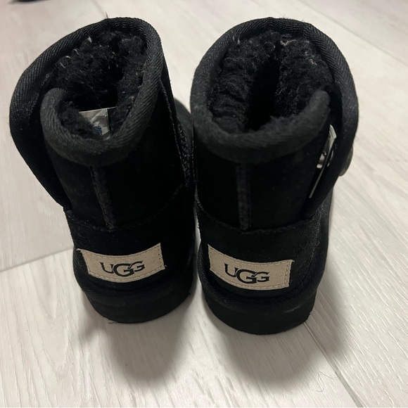 Toddler UGG Boots - Picture 2 of 3